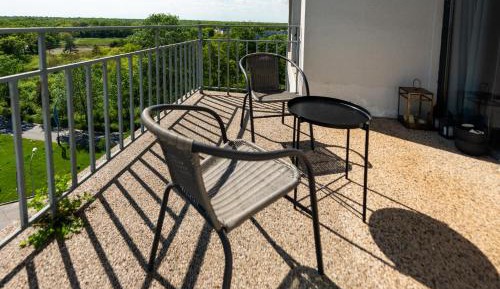 One-Bedroom Apartment with Balcony