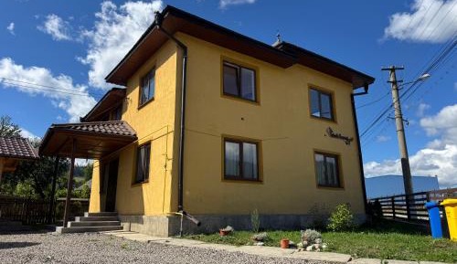 Two-Bedroom Apartment with Mountain View