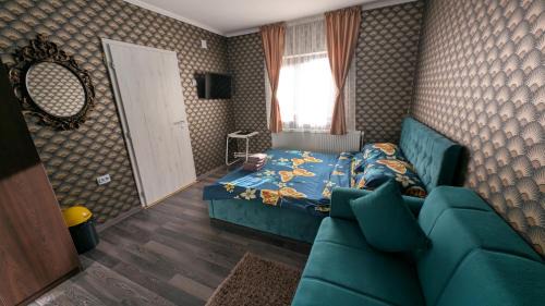 Deluxe Room (2 Adults + 1 Child)