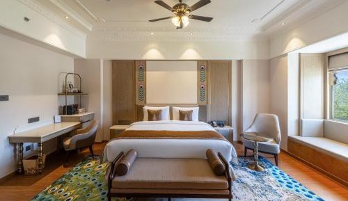 Superior Room with Bathtub and Sajjangarh Palace View
