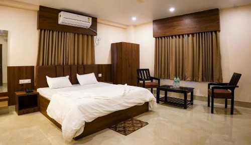 Deluxe Double Room (2 Adults + 1 Child)