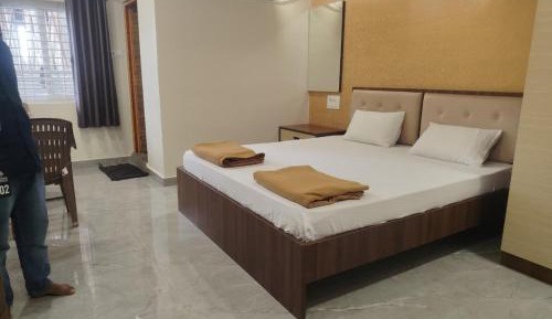 Deluxe Double Room (2 Adults + 1 Child)