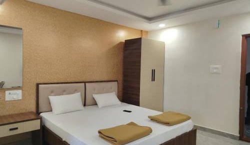 Deluxe Room (2 Adults + 1 Child)
