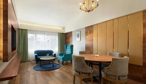 Hazel One-Bedroom King Suite