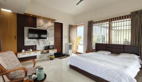 Double Room with Balcony (3 Adults)