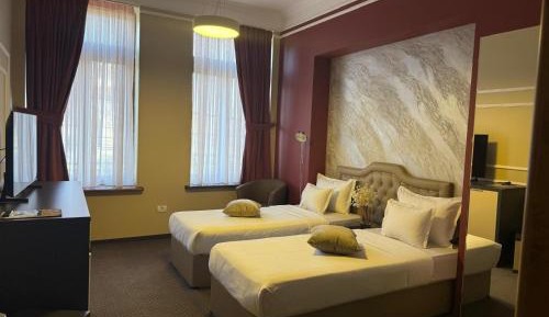Room #1291775932