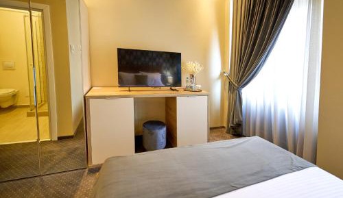 Room #1291775920