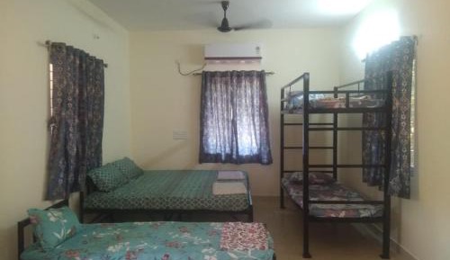 10-Bed Mixed Dormitory Room