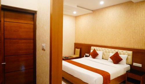 Deluxe Double Room (2 Adults + 1 Child)