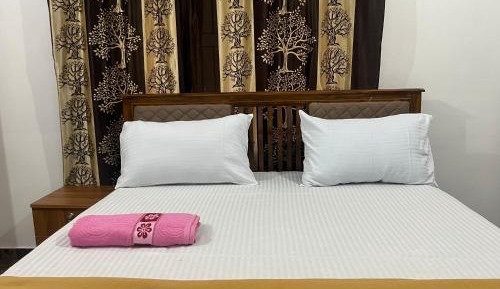 Two-Bedroom Deluxe Apartment with Balcony