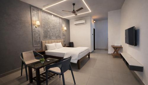 Deluxe Double Room (2 Adults + 1 Child)