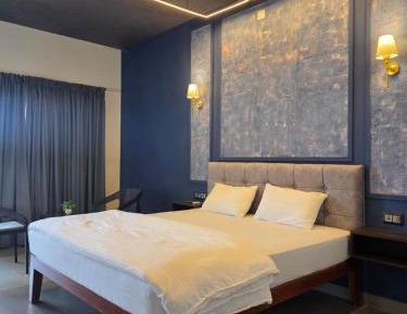Deluxe Double Room (2 Adults + 1 Child)