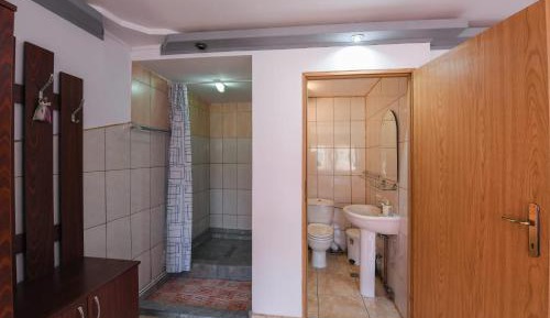 Deluxe Room (2 Adults + 1 Child)