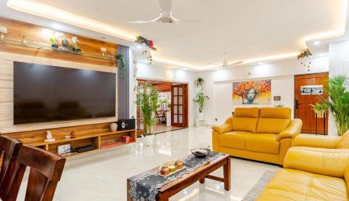 Three-Bedroom Apartment with Balcony