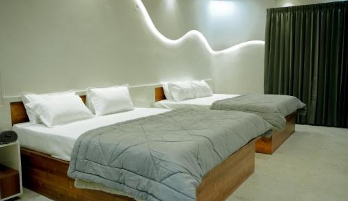 Deluxe Queen Room with Two Queen Beds