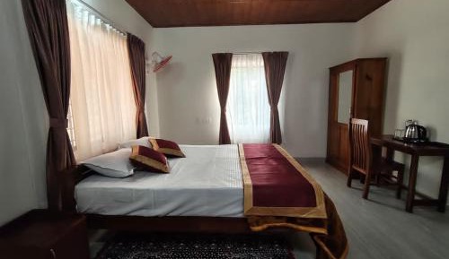 Queen Room with Garden View