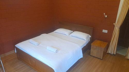 Deluxe Double Room (2 Adults + 1 Child)