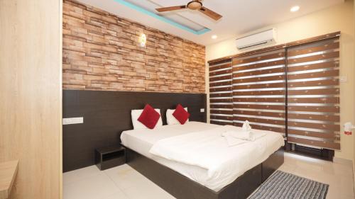 Deluxe Double Room (2 Adults + 1 Child)