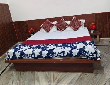 Deluxe Room (2 Adults + 1 Child)