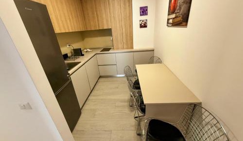 Side Sea View Apartment – 6C (6th Floor)