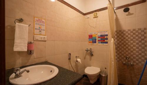 Bed in 8 Bed Male Only A/C Dormitory Room with Ensuite Bathroom