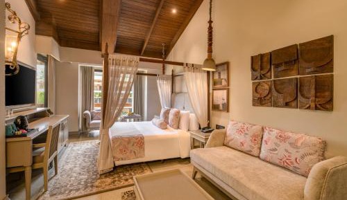 Executive King – Happy Hours (5:00 PM to 7:00 PM) Buy 2 Get 1 Free | 15% Discount on Spa and Laundry