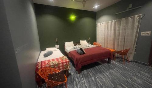 Deluxe Family Room