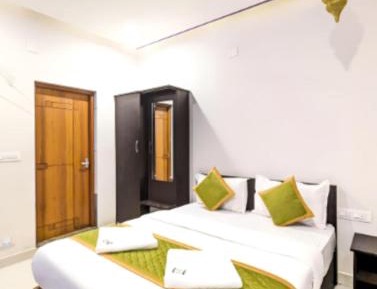 Deluxe Queen Room