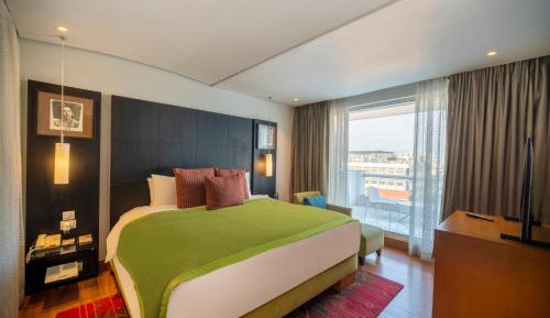 Deluxe Suite with 20% Discount on Spa and Laundry Services