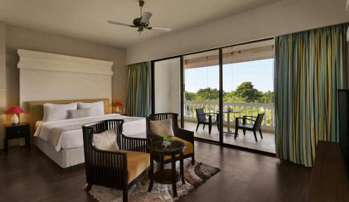 Fern Classic Premium King Room with Courtyard View