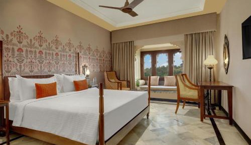 Winter Green Premium King Room with Mountain View