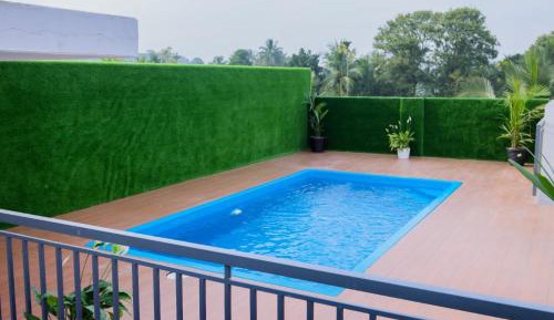 Deluxe Double Room (2 Adults + 1 Child)