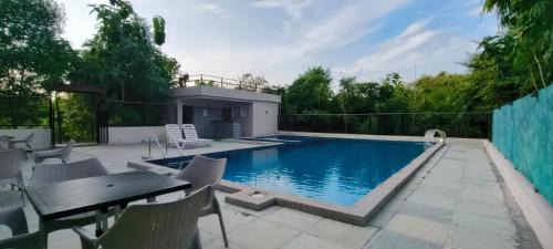 Deluxe Double Room (2 Adults + 1 Child)