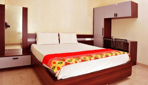Deluxe Double Room (2 Adults + 1 Child)