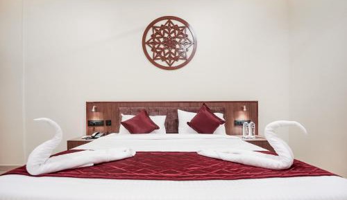 Deluxe Double Room (2 Adults + 1 Child)