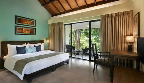Magnolia Cottage with King Bed and Mountain View
