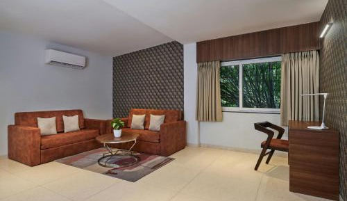 Hazel King Suite with Balcony and No View