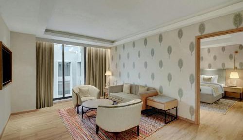 Fern Classic King Suite with City View