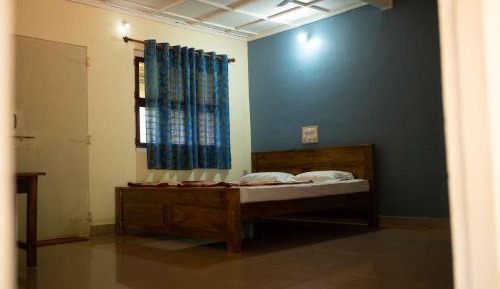 Deluxe Room (2 Adults + 1 Child)