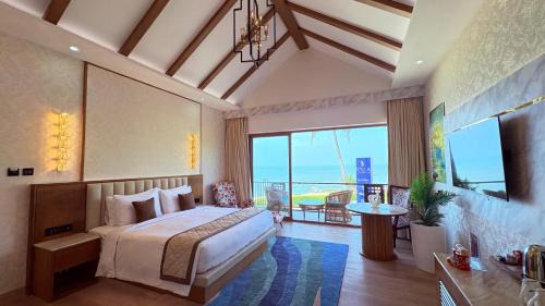 Queen Suite with Sea View