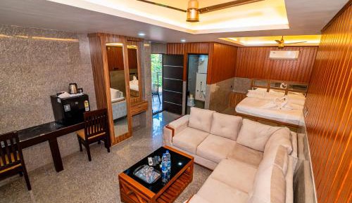 Deluxe King Suite