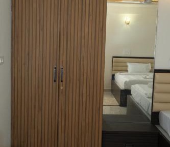 Deluxe Double Room (2 Adults + 1 Child)