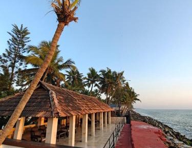 Deluxe Double Room (2 Adults + 1 Child)