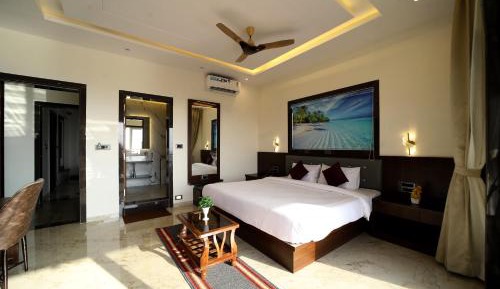 Deluxe Double Room (2 Adults + 1 Child)