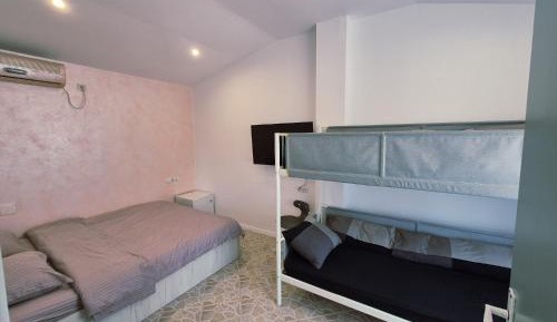 Basic Triple Room with Shared Bathroom