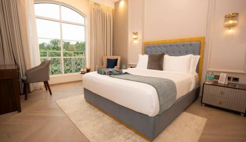 The Serene Room - Garden View
