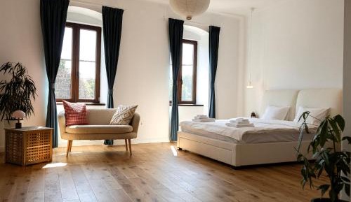 Two-Bedroom Deluxe Apartment with Balcony