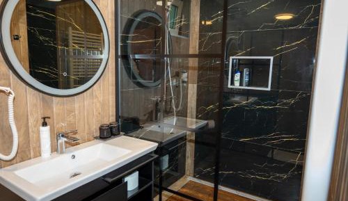 Two-Bedroom Deluxe Apartment