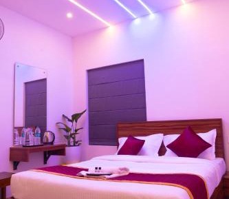 Deluxe Double Room (2 Adults + 1 Child)