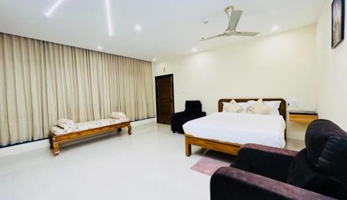 Deluxe King Suite